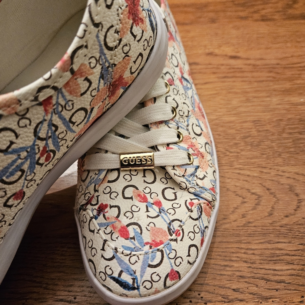 GUESS Astray R-Floral Fashion Casual Shoes - Women's sz 7.5. "G" print. NWOT